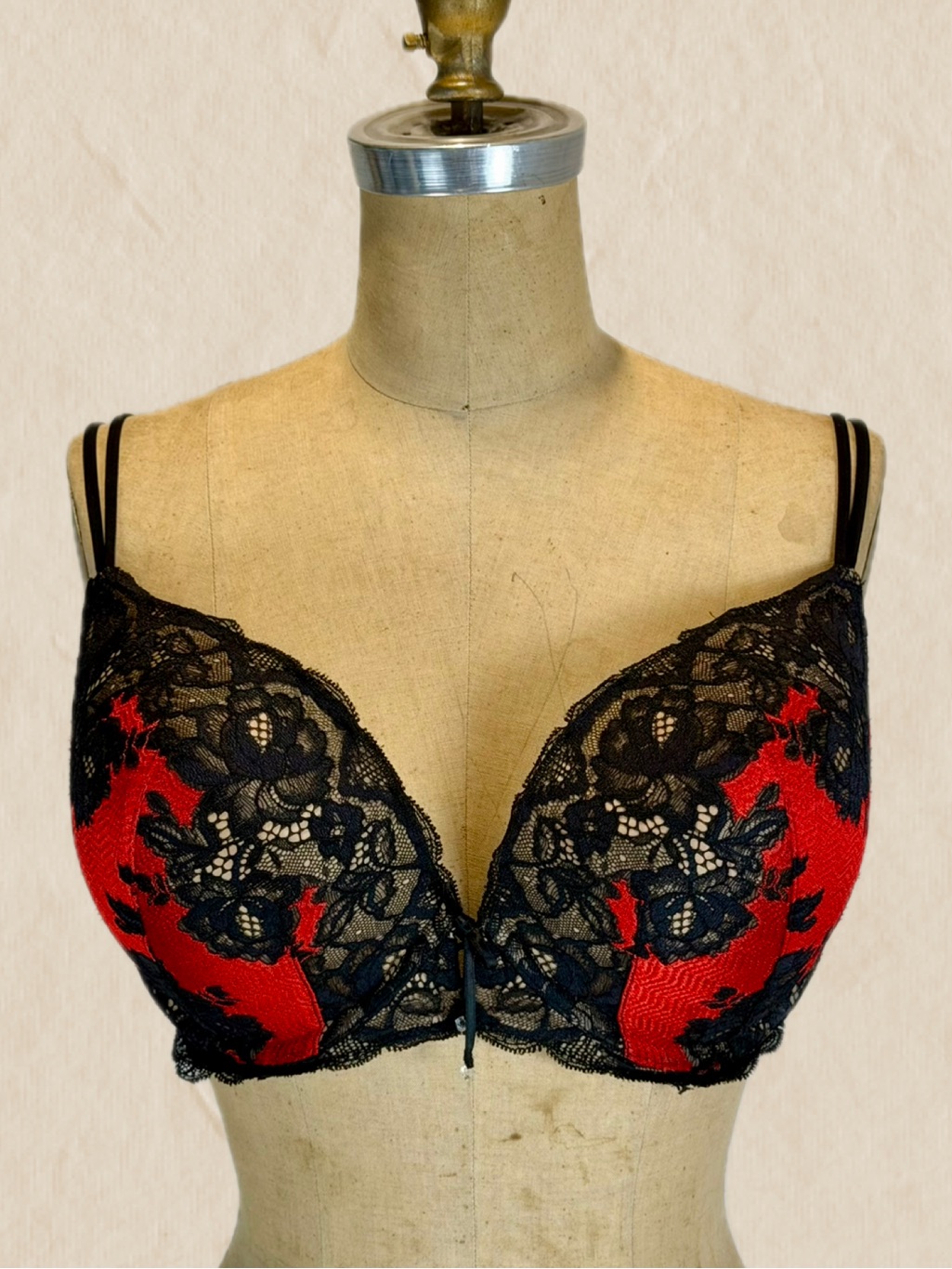 Victoria’s Secret Push-Up Bra 38dd Red Black Lace Structured Cleavage Padded